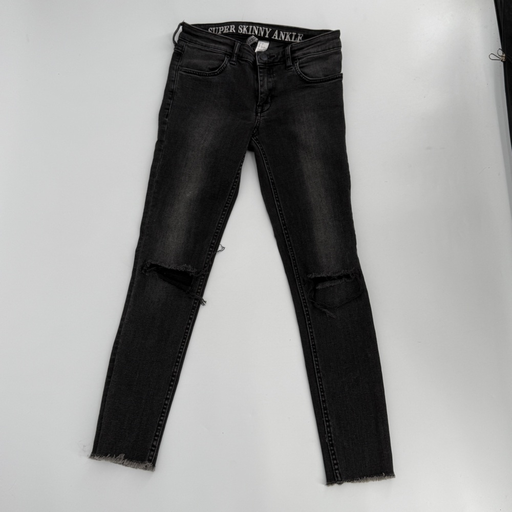 H&M Black Distressed Super Skinny Ankle Jeans Size 6 Women’s